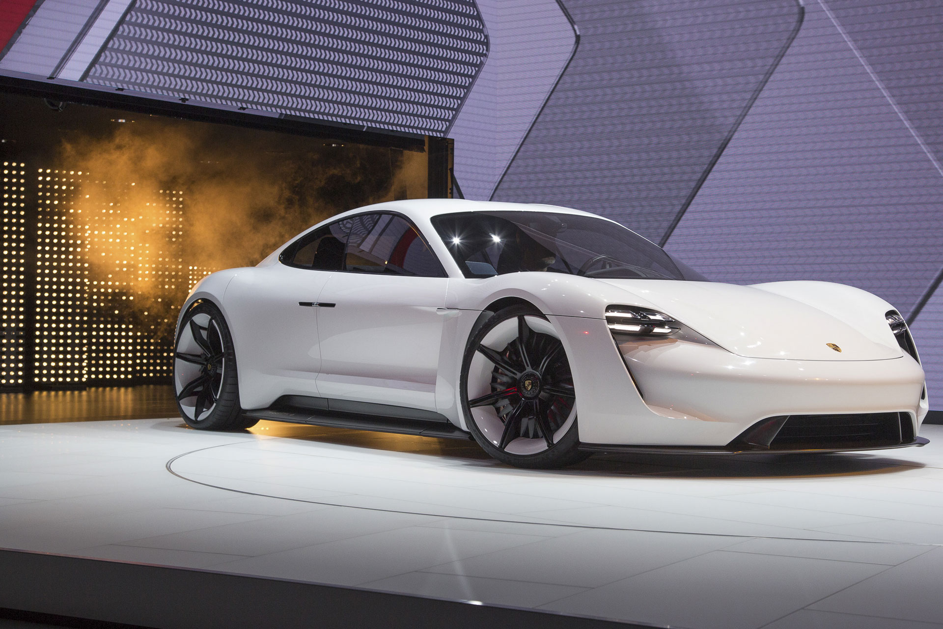 Porsche auf der IAA 2015 Stage-Kinetik